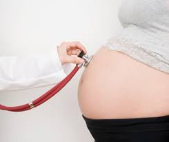 Bị ra máu khi mang thai tháng đầu có thực sự nguy hiểm