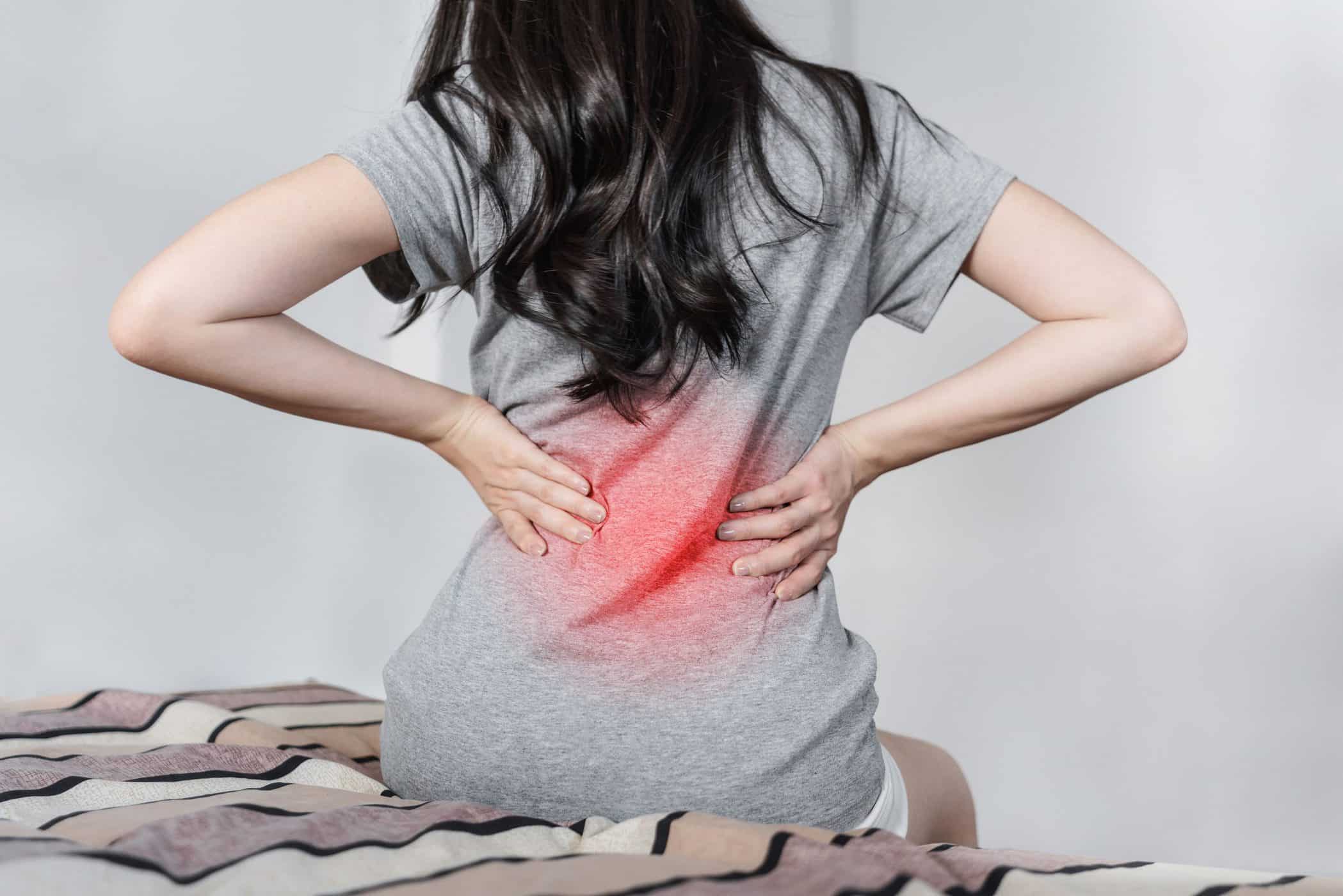Đau lưng đi tiểu nhiều lần: Dấu hiệu bệnh nguy hiểm