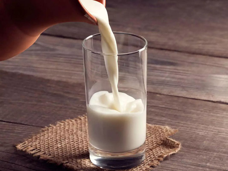 Đau dạ dày có nên uống sữa không và những lưu ý khi uống sữa cho bệnh nhân bị đau dạ dày