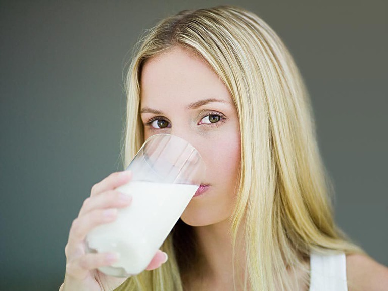 5 loại sữa dành cho người đau dạ dày và lưu ý khi dùng