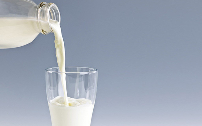 Bị gai cột sống nên uống sữa gì và có nên uống canxi không ?