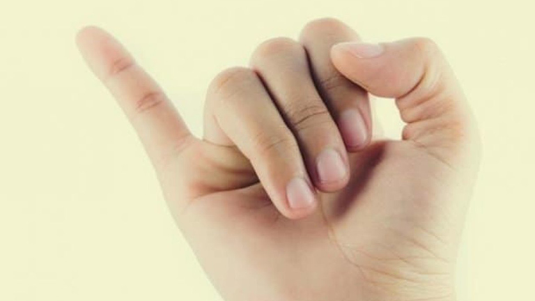 Tê ngón tay út: Nguyên nhân và cách điều trị