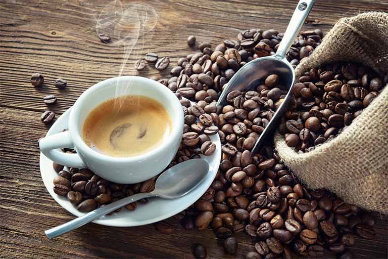 Uống cà phê nhiều gây vô sinh hay ảnh hưởng gì không?