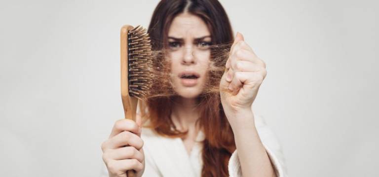 Cách chăm sóc tóc rụng đúng để phục hồi nhanh