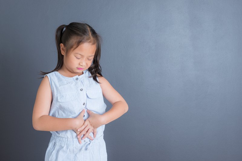 Đau dạ dày ở trẻ em do đâu? Triệu chứng và hướng điều trị