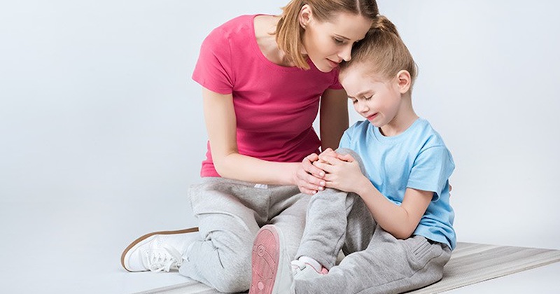 Viêm khớp gối ở trẻ em: Những triệu chứng và cách chữa cha mẹ cần lưu ý