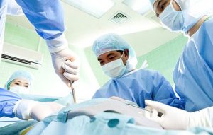 Phẫu thuật là phương pháp thường gặp trong điều trị ung thư tinh hoàn