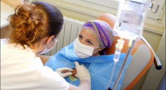 Điều trị bức xạ kết hợp hóa trị liệu giúp kéo dài sự sống bệnh nhân ung thư não