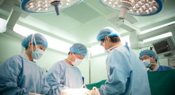 Điều trị ung thư khí quản bằng phương pháp cấy ghép khí quản nhân tạo