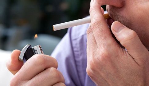 Giải đáp thắc mắc - cha hút thuốc con có bị ung thư máu không?