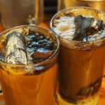 Kỳ lạ cà phê than, thức uống độc nhất vô nhị ở Indonesia