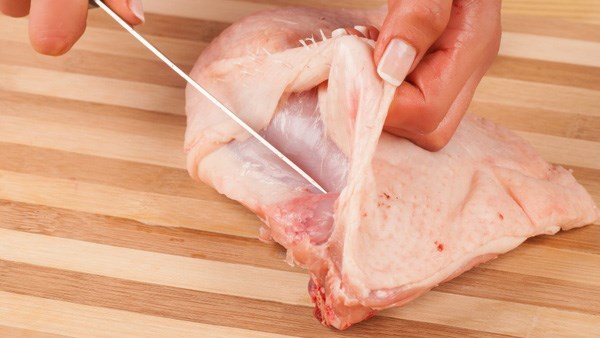 Thịt gà bỏ da có chứa nhiều chất gây ung thư hơn