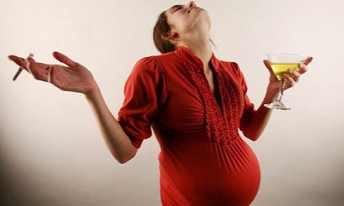 Uống rượu khi mang thai có thể gây ảnh hưởng đến trí tuệ của trẻ